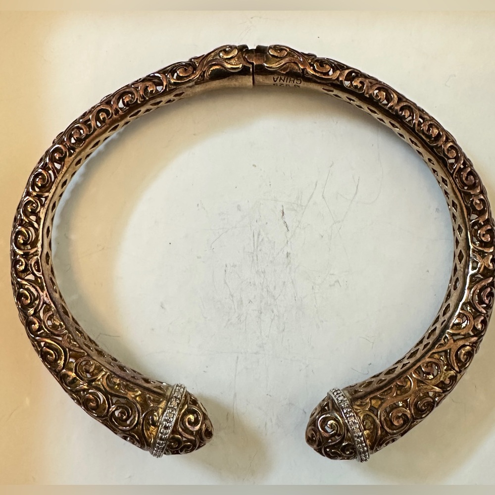 Vintage Etched Scrollwork Hinged Cuff Bracelet – Antique Gold Tone